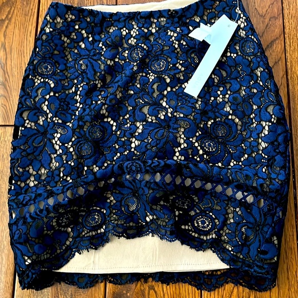 SALE! NWT Aqua Navy Lace Lined Mini Skirt. Side Zipper lingerie straps - Picture 3 of 4